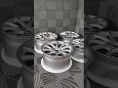 برگهاي نقره اي درخشان براي پورشه 991996